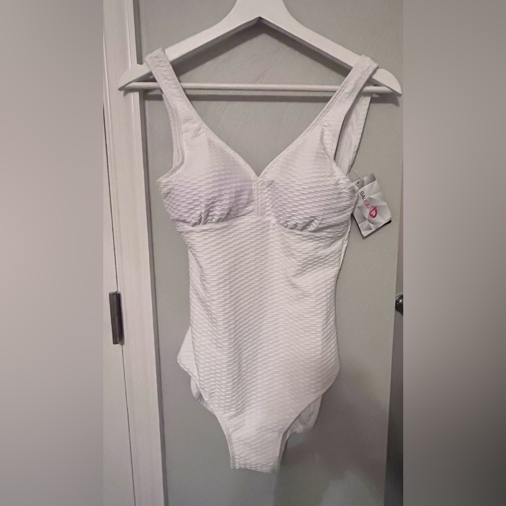 NWT Baleaf Swimsuit, one piece. Textured fabric, built in bra and SPF 50.
